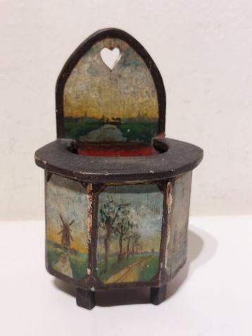 miniatuur antieke kinder postoel 11cm hoogte beschikbaar voor biedingen