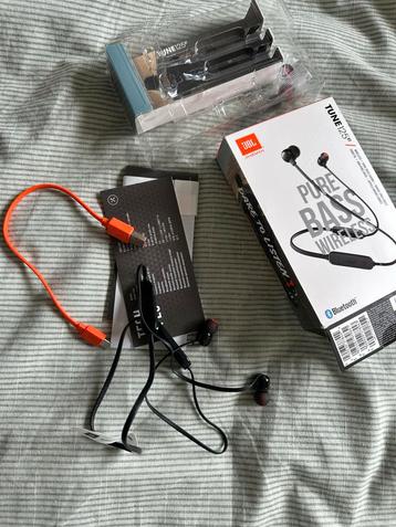 JBL TUNE 125BT zwarte Bluetooth-oortjes - Zo goed als nieuw! beschikbaar voor biedingen