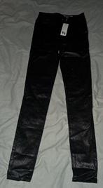 Mooie nieuwe zwarte glimmende broek van noisy may 28/32, Kleding | Dames, Broeken en Pantalons, Ophalen of Verzenden, Nieuw, Maat 36 (S)