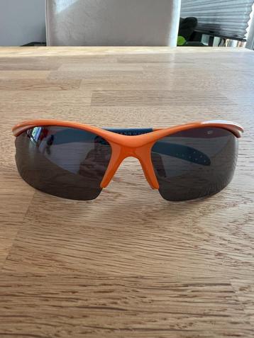 Stoere kinderzonnebril oranje blauw van Rabobank  beschikbaar voor biedingen