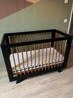 Zwart met hout bruin ledikant incl. aerosleep matras/topper, Kinderen en Baby's, Babywiegjes en Ledikanten, Ophalen, Zo goed als nieuw