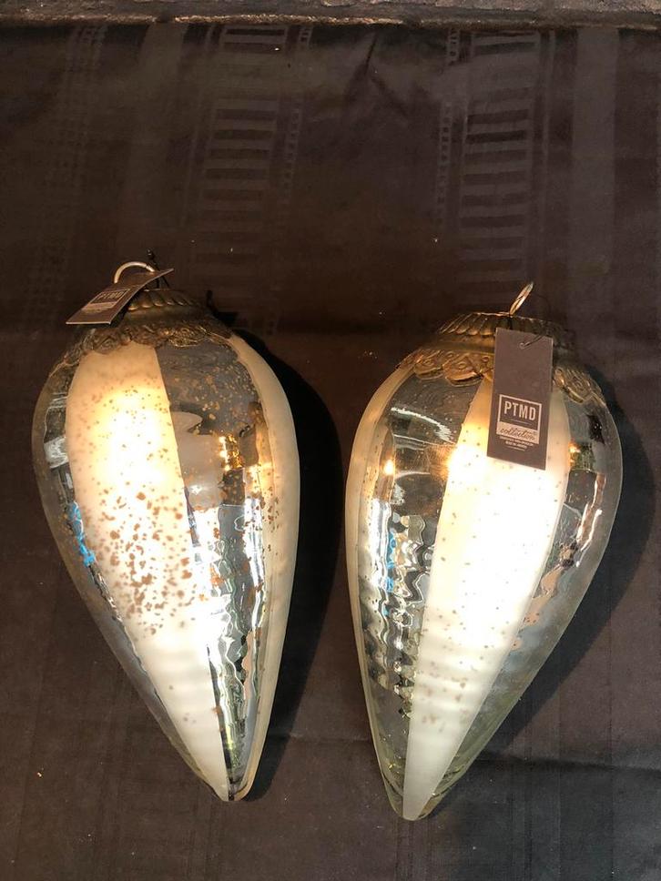 2 Prachtige grote zilveren kerstballen van PTMD - 30cm lang, Diversen, Kerst, Nieuw, Ophalen