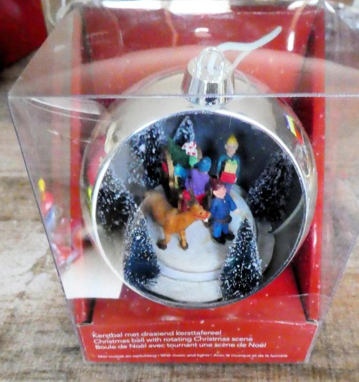 Kerstbal muziek draaiende kerst tafereel + licht + doos, Diversen, Kerst, Zo goed als nieuw, Ophalen of Verzenden