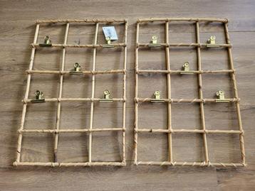 2 nieuwe naturel gekleurde houten kaartenlijsten beschikbaar voor biedingen