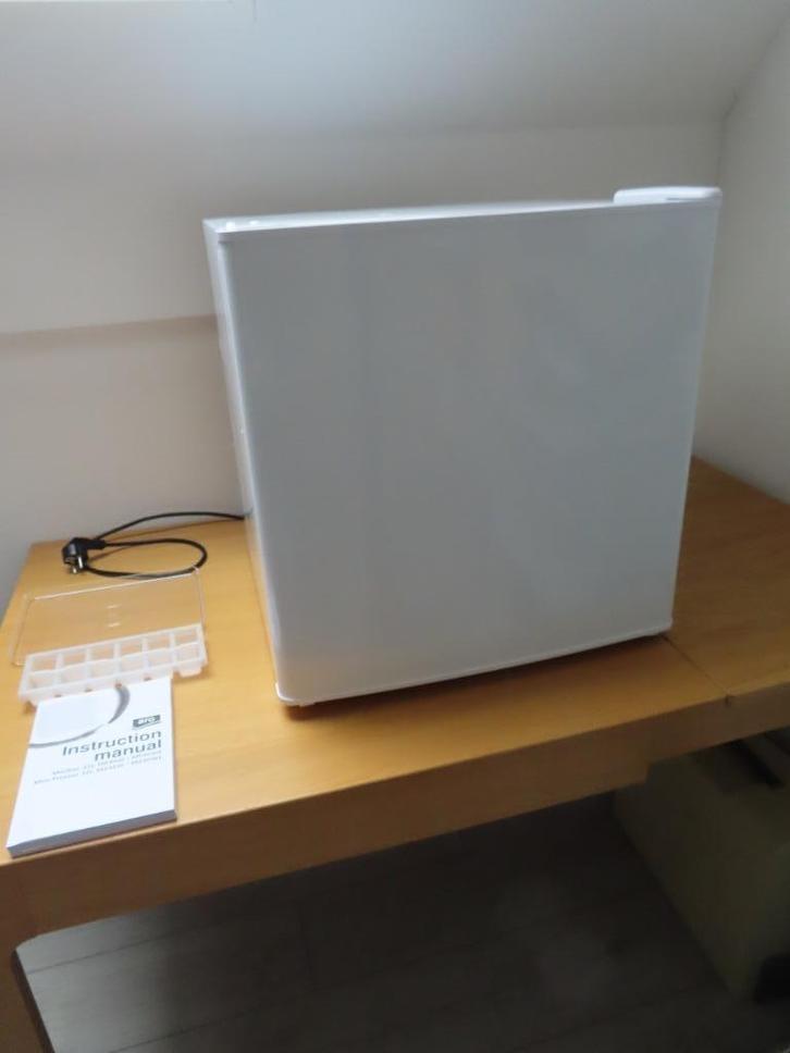 MINIBAR/CAMPING KOELKASTJE + VRIESVAK (ARO MF46WE) z.g.a.n., Witgoed en Apparatuur, Koelkasten en IJskasten, Zo goed als nieuw