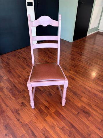Eetkamer stoelen beschikbaar voor biedingen