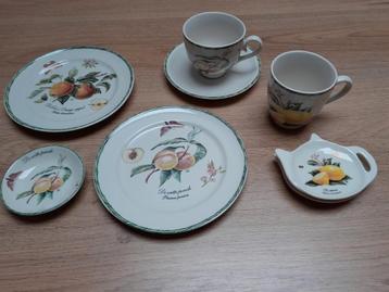 Janneke Brinkman Botania mok theetipjes & gebakschotels e.d. beschikbaar voor biedingen