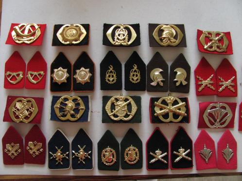 Diverse sets emblemen, Verzamelen, Militaria | Algemeen, Landmacht, Embleem of Badge, Nederland, Verzenden