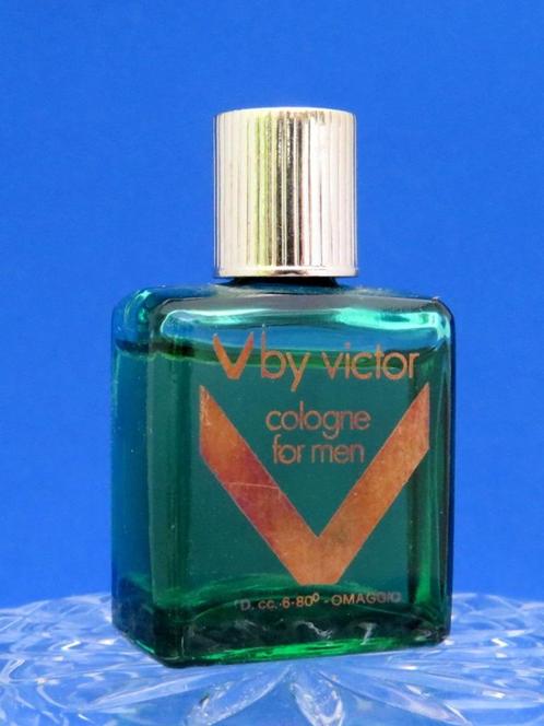 Mini - VICTOR - V by Victor - 6ml  - c - 4,4cm, Verzamelen, Parfumverzamelingen, Gebruikt, Miniatuur, Gevuld, Ophalen of Verzenden