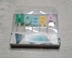 NIEUW "HOERA" (VERJAARDAGS)KAARSJES ALBERT HEIJN, Overige materialen, Nieuw, Ophalen of Verzenden, Kaars