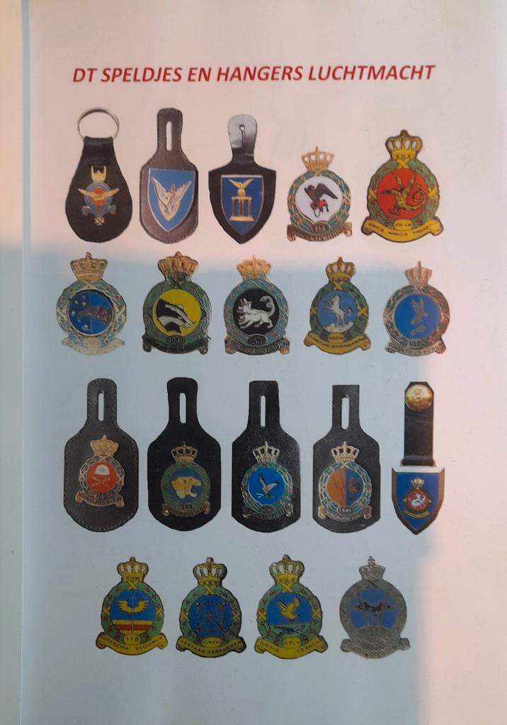 NIEUW OVERZICHT DT-hangers luchtmacht, Verzamelen, Militaria | Algemeen, Luchtmacht, Boek of Tijdschrift, Nederland, Ophalen of Verzenden