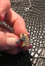 Goudkleur paardenhoofd steker met glans steentjes, Sieraden, Tassen en Uiterlijk, Broches, Ophalen of Verzenden