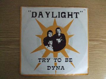 DAYLIGHT     TRY TO BE / DYNA  beschikbaar voor biedingen