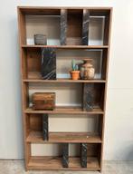 Moderne boekenkast in walnoot marmerlook, Ophalen, Met plank(en), Kunststof, Gebruikt