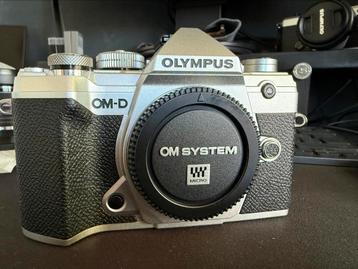 Olympus e-m5 mark iii nog geen 2500 kliks beschikbaar voor biedingen