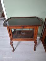 Antiek theekastje met geslepen glas, Antiek en Kunst, Antiek | Meubels | Kasten, Ophalen of Verzenden