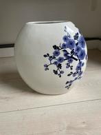 Vaas Intratuin - Bloemenmotief, Wit, Aardewerk of Porselein, Ophalen of Verzenden, Zo goed als nieuw