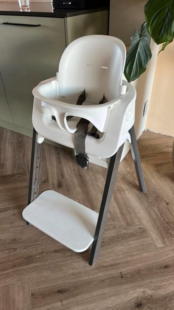 Stokke steps kinderstoel met babyzitje, Kinderen en Baby's, Kinderstoelen, Gebruikt, Meegroeistoel, Gordel(s), Stoelverkleiner
