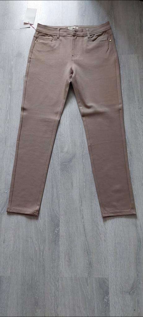 Nieuw met prijskaartje😊stretch beige maat 42, Kleding | Dames, Broeken en Pantalons, Nieuw, Maat 42/44 (L), Beige, Ophalen of Verzenden
