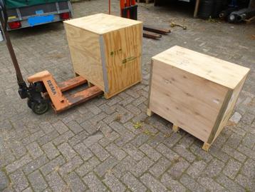 2 houten transport of opslag kisten beschikbaar voor biedingen