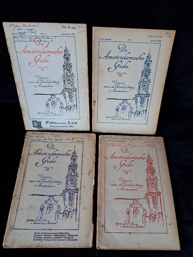 4x De Amsterdamsche Gids sept 1925, jan febr april 1928,, Boeken, Overige Boeken, Gelezen, Ophalen of Verzenden