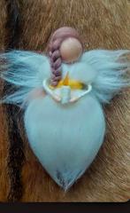 Kerstengeltje van wol met kaarsje, kerstkado, Hobby en Vrije tijd, Vilt, Ophalen of Verzenden, Nieuw, Figuurtje(s), Wolvilt