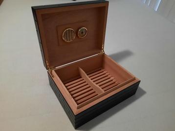 Moderne humidor  beschikbaar voor biedingen