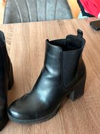 Zwarte dames Laarsjes Maat 39 nova, Kleding | Dames, Schoenen, Ophalen of Verzenden, Gedragen, Zwart, Lage of Enkellaarzen