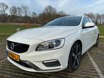 Witte Volvo V60 R-Design RV60 T3 152pk Geartronic 2018, Auto's, Te koop, Geïmporteerd, 5 stoelen, Benzine