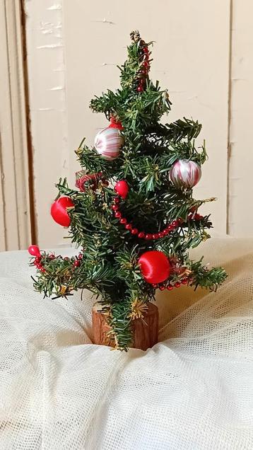 Vintage Kerstboompje beschikbaar voor biedingen