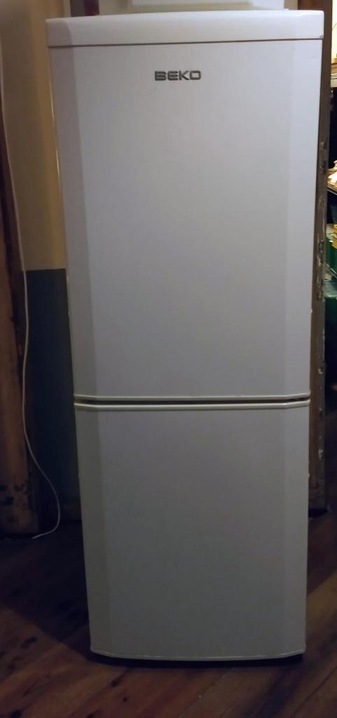 Koelkast Beko gratis af te halen, Witgoed en Apparatuur, Koelkasten en IJskasten, Gebruikt, Met aparte vriezer, 100 tot 150 liter