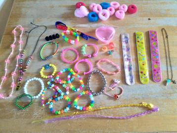 Diverse kinder sieraden, in 1 koop voor 1,50 beschikbaar voor biedingen