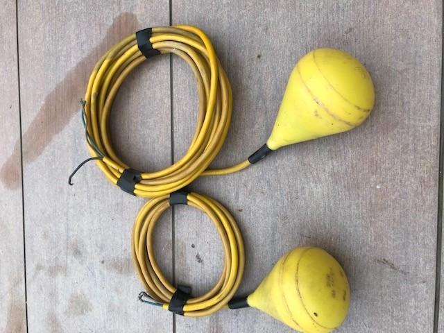 Vlotterschakelaars voor pompen  2 stuks, Doe-het-zelf en Verbouw, Overige Doe-het-zelf en Verbouw, Gebruikt, Ophalen of Verzenden