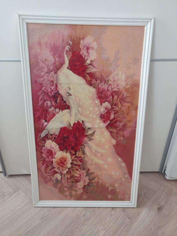 Handgemaakte kunst met kleine diamantjes - Pauw met Bloemen, Antiek en Kunst, Kunst | Overige Kunst, Ophalen