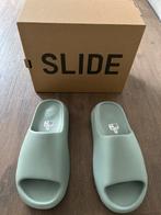 Yeezy Slide ‘Salt’ - Maat 43, Overige kleuren, Nieuw, Ophalen of Verzenden, Sneakers of Gympen