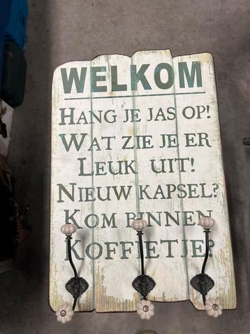 Leuke kapstok in nette staat! Met en leuke tekst beschikbaar voor biedingen