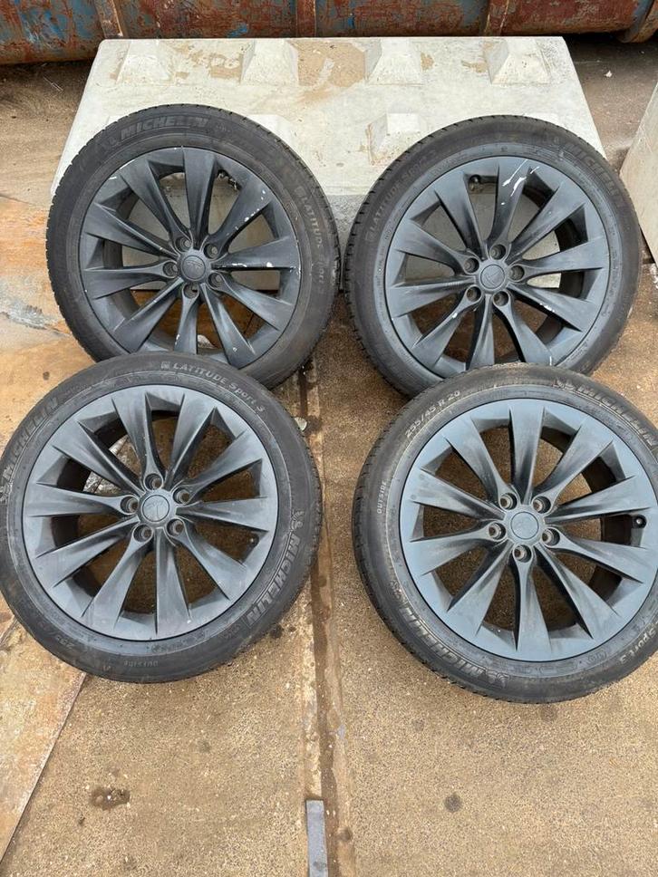 Tesla velgen + banden 255/45 R20, Auto-onderdelen, Banden en Velgen, Zomerbanden, 20 inch, 255 mm, Ophalen of Verzenden