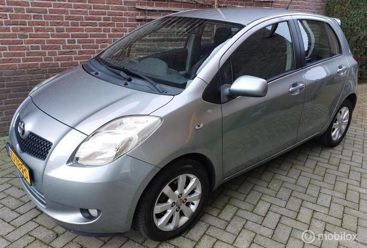 Toyota Yaris 1.3 VVTi Executive Airco/Navigatie/APK 13-9-26, Auto's, Toyota, Bedrijf, Te koop, Yaris, ABS, Airbags, Airconditioning