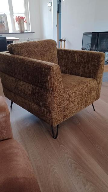  Fauteuil met bruine stof beschikbaar voor biedingen