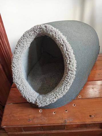 Kattenmand beschikbaar voor biedingen