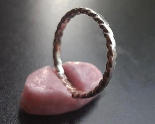 Antiek zilver ring met zilveren keurmerk zwaardje, Antiek en Kunst, Antiek | Goud en Zilver, Zilver, Ophalen of Verzenden