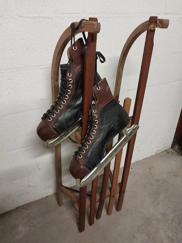 Vintage Noren Schaatsen met Houten Schaatsenrek beschikbaar voor biedingen