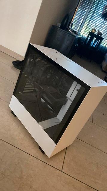 Game pc beschikbaar voor biedingen