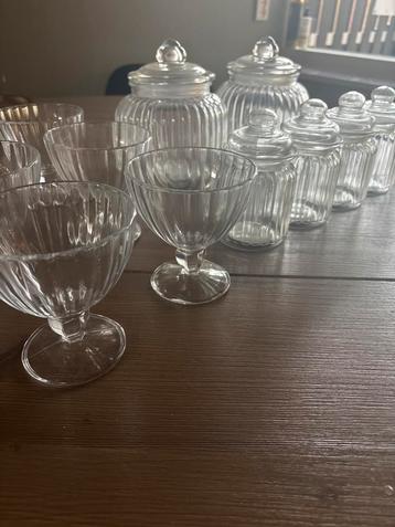 Glazen&potten set beschikbaar voor biedingen