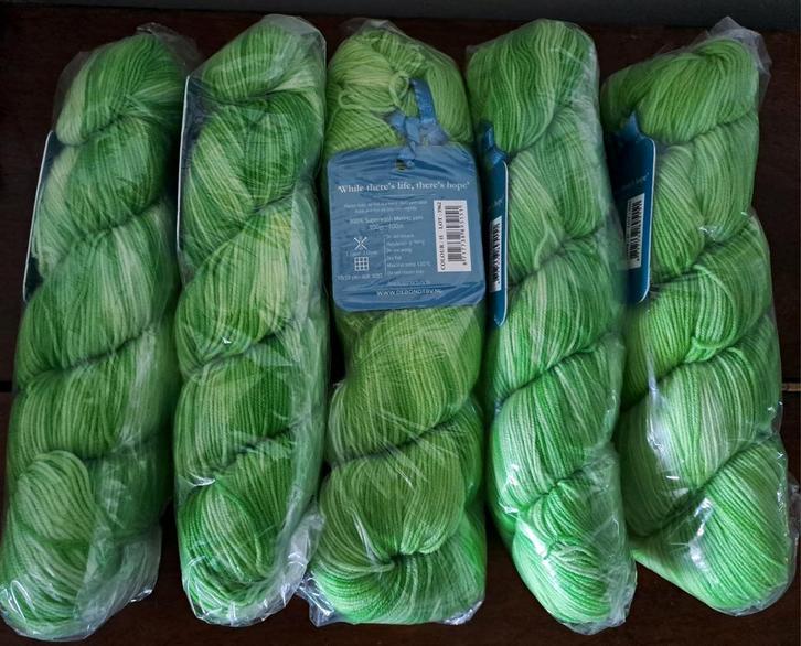 Nieuw 5 stuks strengen 100% Superwash Merino Yarn wol Nr. 15, Hobby en Vrije tijd, Breien en Haken, Zo goed als nieuw, Breien of Haken