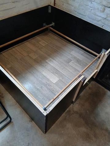 Grote WERPKIST 120cm x 125cm x 50 met veiligheidstangen. beschikbaar voor biedingen