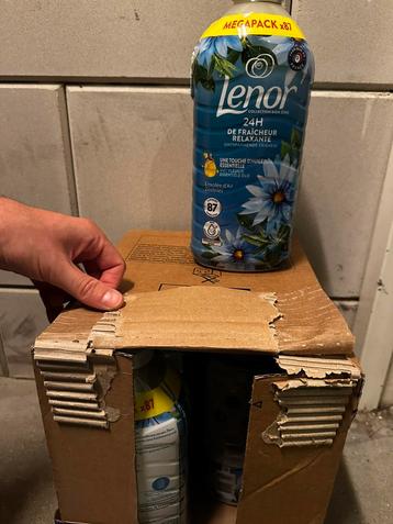 Lenor 87 x 6 flessen beschikbaar voor biedingen