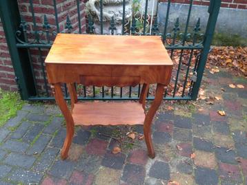 Biedermeier mahoniehouten wandtafel met lade. beschikbaar voor biedingen