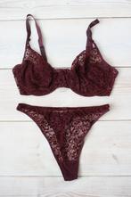 Donkerrode BH 80D & string maat L van Triumph, Velvet dream, Kleding | Dames, Triumph, Ophalen of Verzenden, Rood, Setje