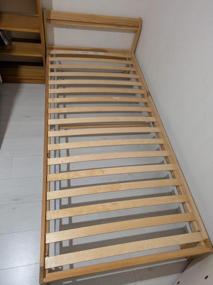 IKEA bed (Neiden) + lattenbodem + boekje/schroeven/inbus, Huis en Inrichting, Slaapkamer | Bedden, Zo goed als nieuw, Eenpersoons